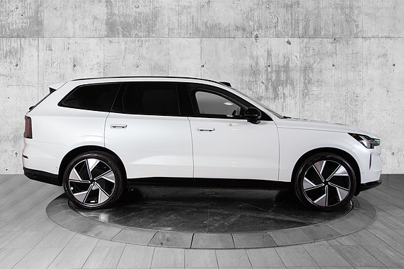 Volvo EX90 9 of 28