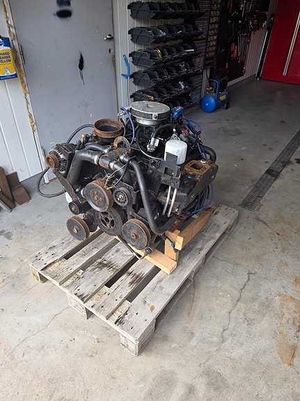 Mercruiser 260 v8 2 of 5