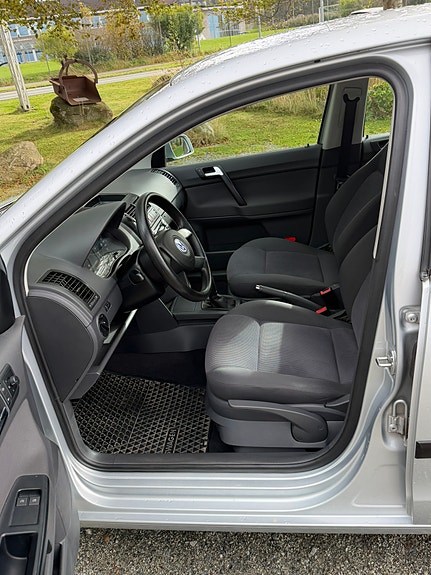 Volkswagen Polo 8 of 14