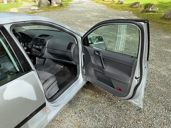 Volkswagen Polo 10 of 14