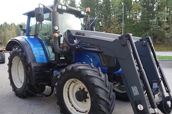 Valtra N142 Versu m/Twin Track 2 of 11