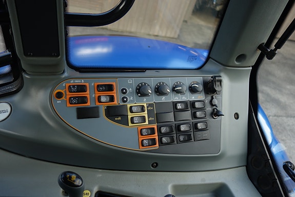 Valtra N142 Versu m/Twin Track 9 of 11