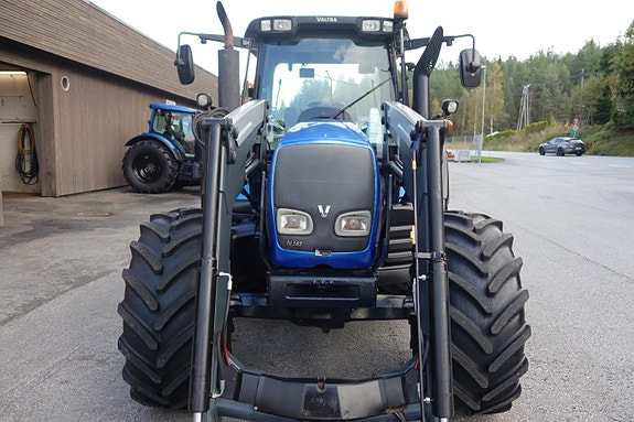 Valtra N142 Versu m/Twin Track 3 of 11