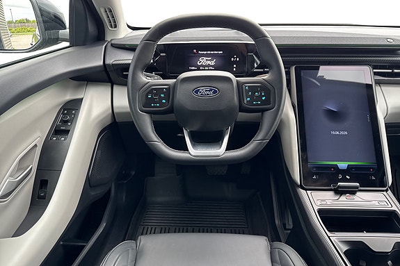 Ford Explorer 11 of 24