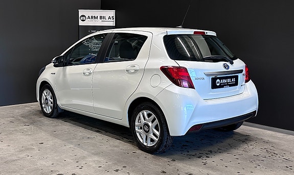 Toyota Yaris 10 of 29