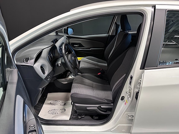 Toyota Yaris 15 of 29