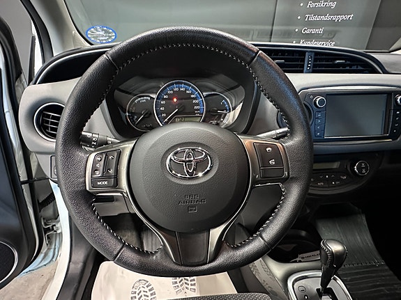 Toyota Yaris 17 of 29