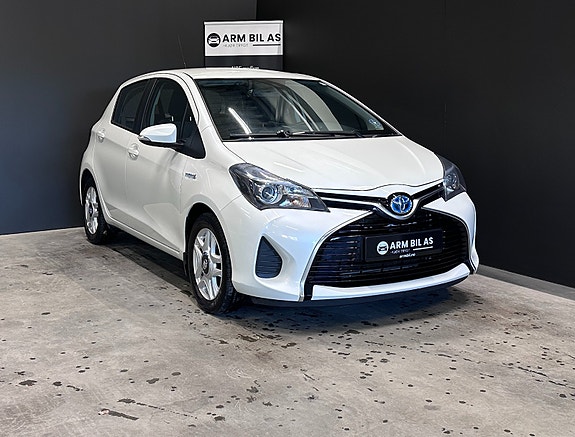 Toyota Yaris 3 of 29