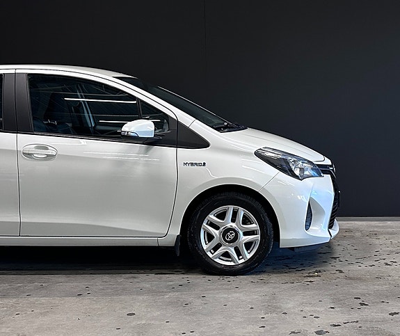 Toyota Yaris 5 of 29