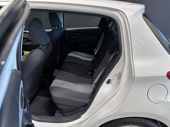 Toyota Yaris 14 of 29