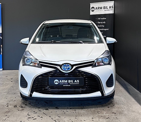 Toyota Yaris 2 of 29