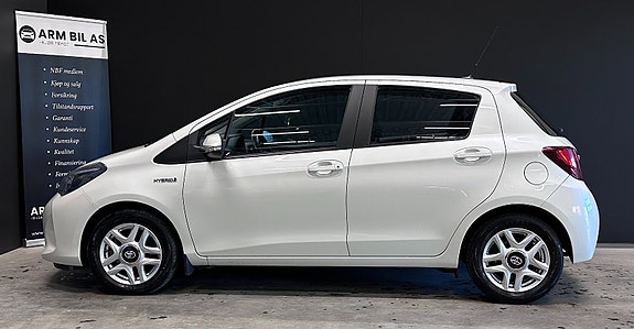 Toyota Yaris 11 of 29