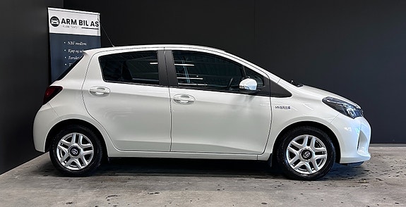 Toyota Yaris 4 of 29