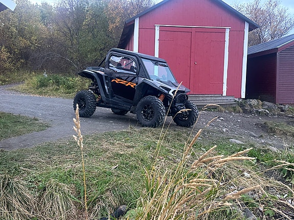 Polaris RZR XP 1000 2 of 7