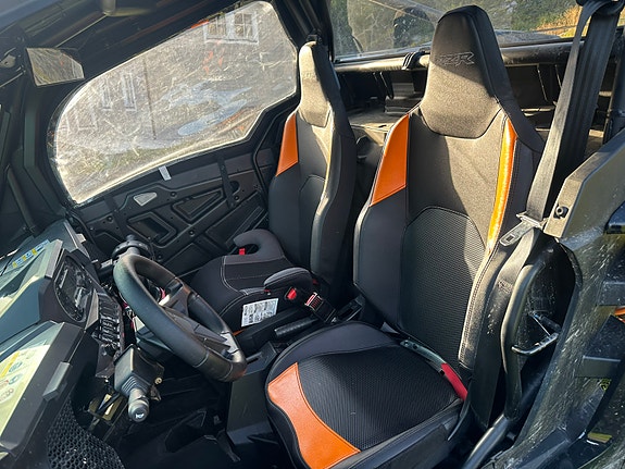Polaris RZR XP 1000 6 of 7