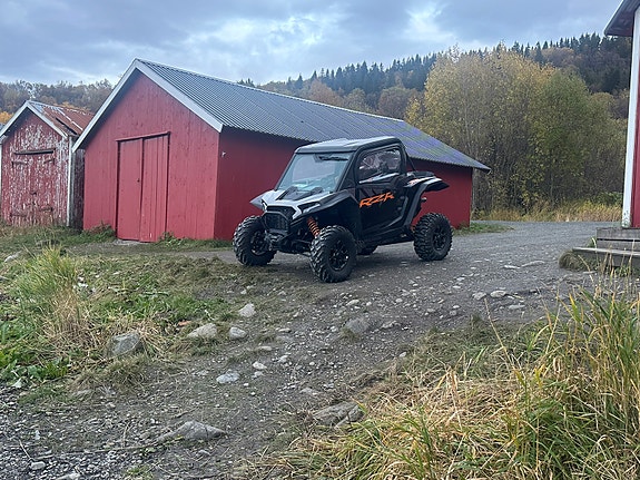 Polaris RZR XP 1000 3 of 7