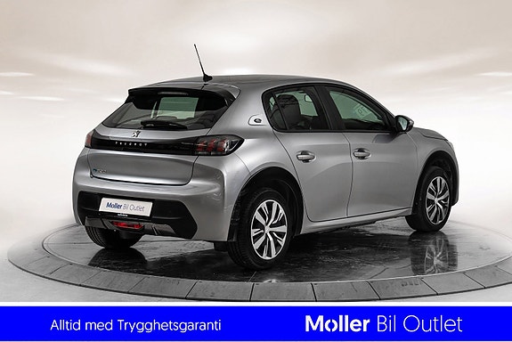 Peugeot e-208 4 of 17