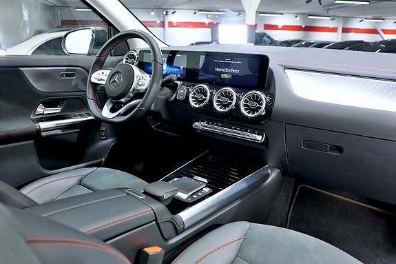 Mercedes-Benz EQA250 4 of 14