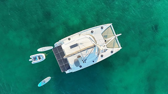 Fullspekket «liveaboard»-katamaran klar for nye eventyr 4 of 30
