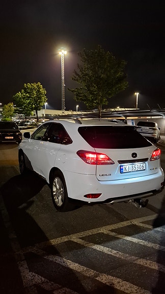 Lexus RX450h 2 of 5