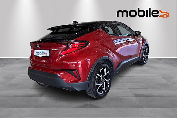 Toyota C-HR 3 of 24