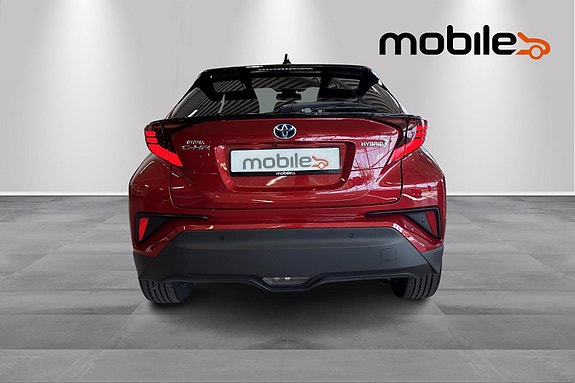 Toyota C-HR 4 of 24