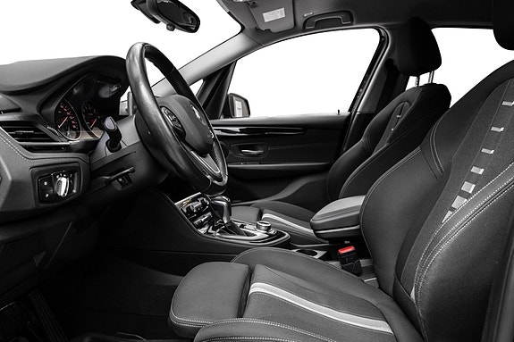 BMW 225xe 11 of 25