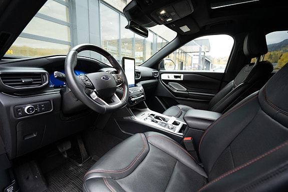 Ford Explorer 18 of 30