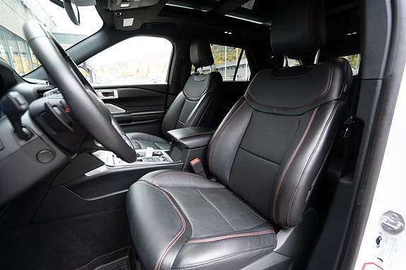 Ford Explorer 13 of 30