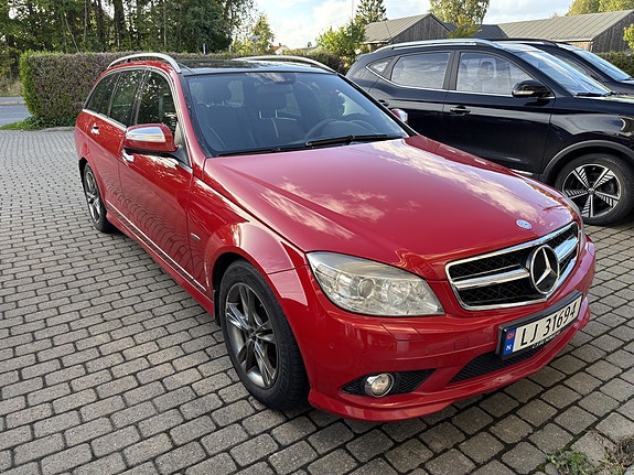 Mercedes-Benz C200 2 of 9