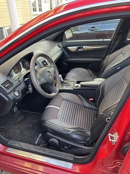 Mercedes-Benz C200 4 of 9
