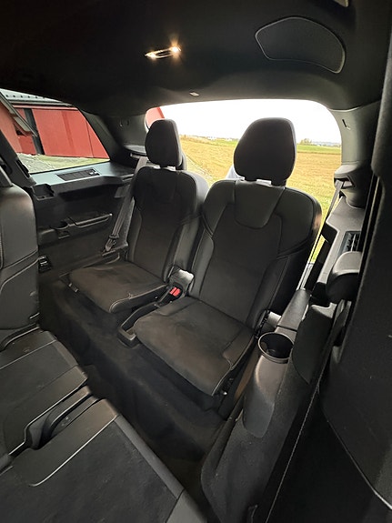 Volvo XC90 16 of 26