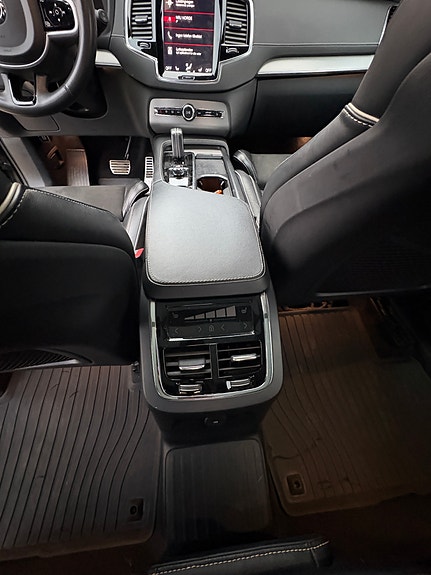 Volvo XC90 11 of 26