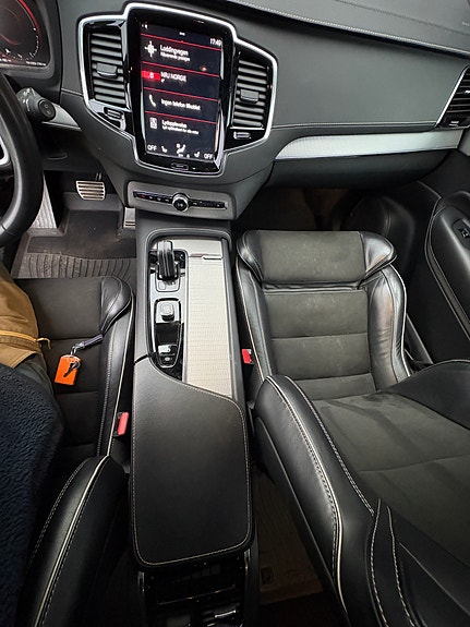 Volvo XC90 12 of 26