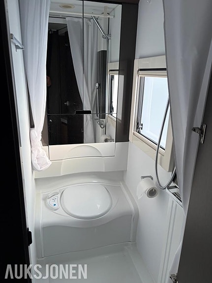 Adria Alpina 573UP 21 of 29