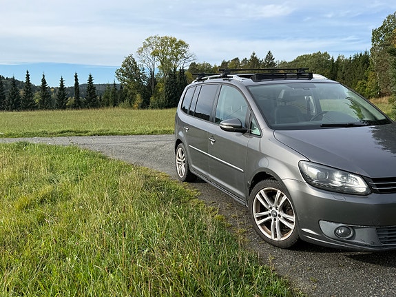 Volkswagen Touran 2 of 13