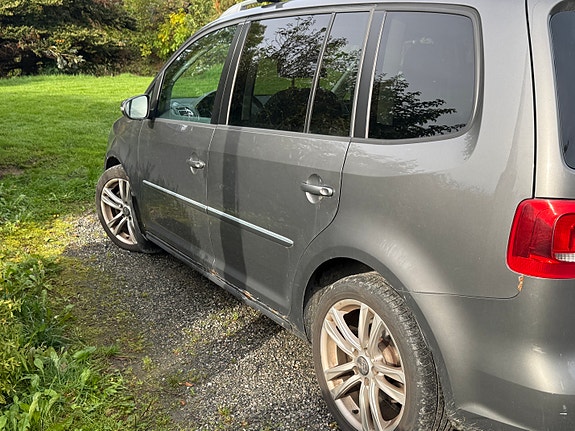 Volkswagen Touran 4 of 13
