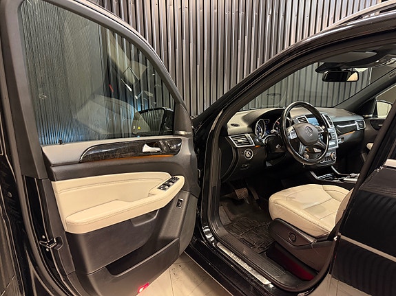 Mercedes-Benz ML250 13 of 30