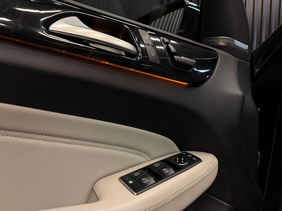Mercedes-Benz ML250 15 of 30