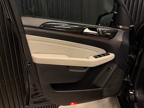 Mercedes-Benz ML250 14 of 30
