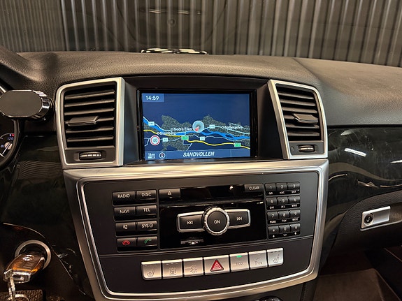 Mercedes-Benz ML250 25 of 30