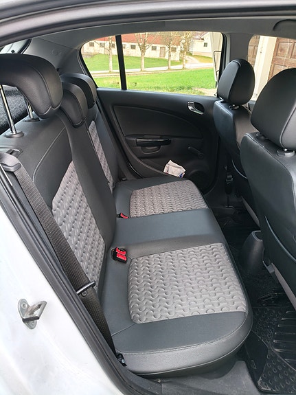 Opel Corsa 21 of 24