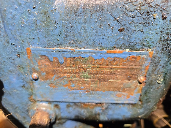 Gammel trebåt med FM motor 6 of 10