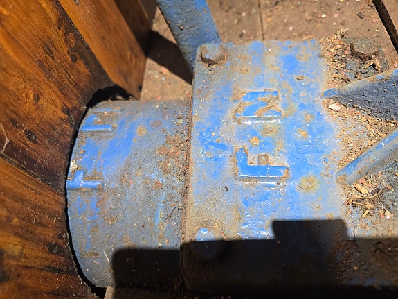 Gammel trebåt med FM motor 4 of 10