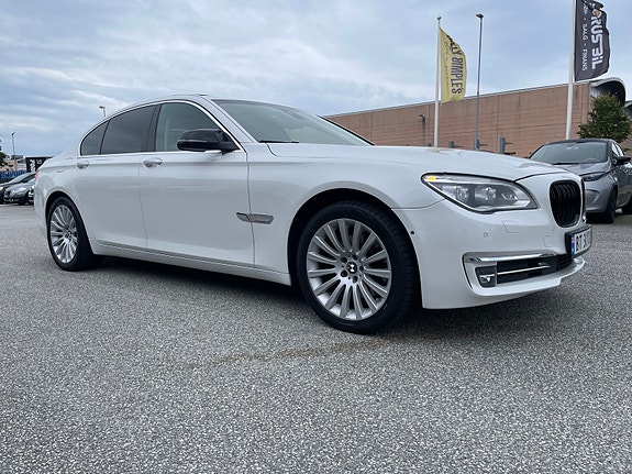 BMW 730d 2 of 30