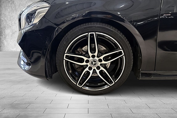 Mercedes-Benz A180 9 of 25