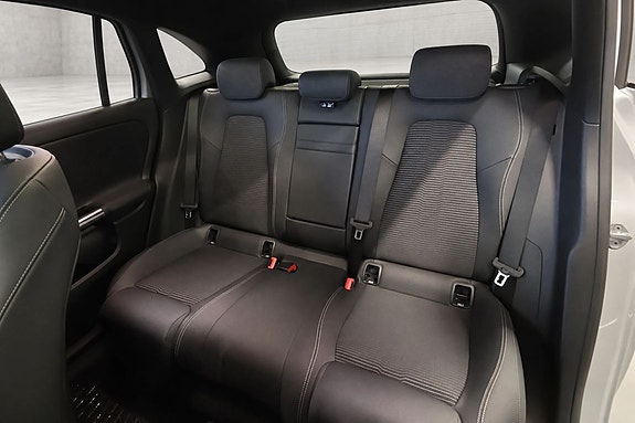 Mercedes-Benz EQA300 16 of 29