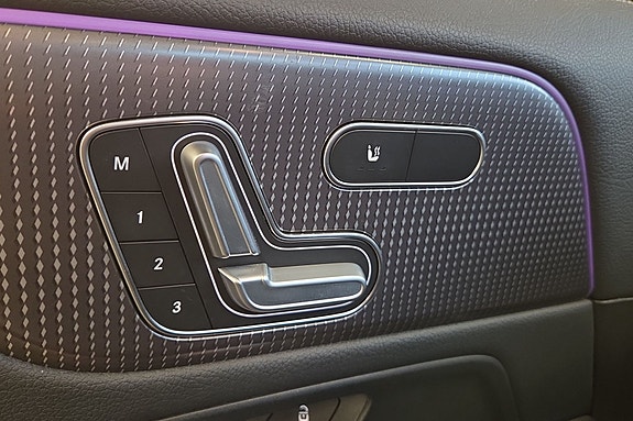Mercedes-Benz EQA300 25 of 29