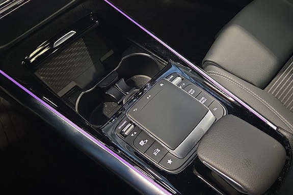 Mercedes-Benz EQA300 23 of 29