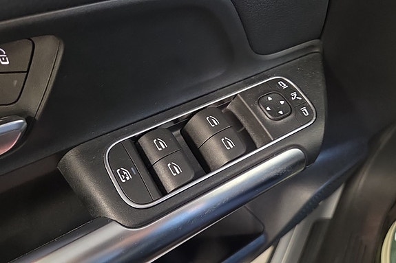 Mercedes-Benz EQA300 24 of 29